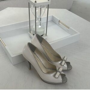 Louis Vuitton leather heel pumps